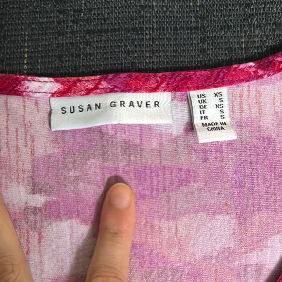 Susan Graver | Chico's Pink and White Fitted Short Sleeve Blouse Size XS - Picture 2 of 3